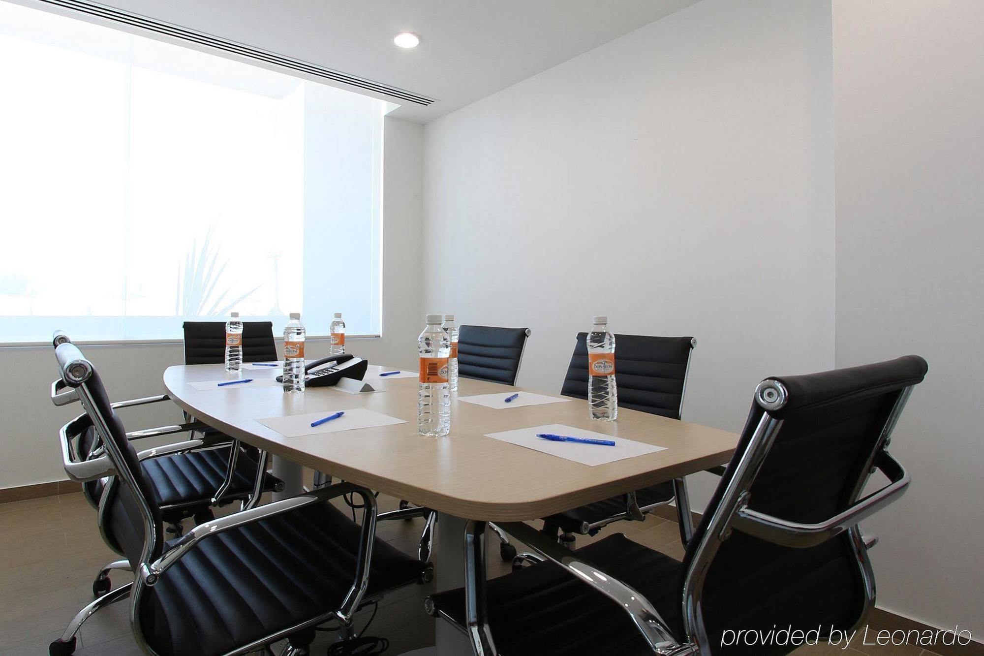 One La Paz Hotell Business bilde